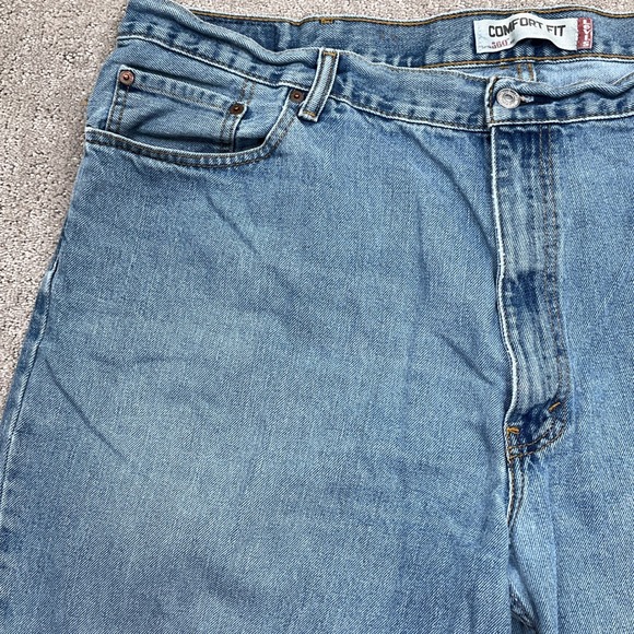 Levis 560 Jeans Men 44W 30L Blue Comfort Fit Relaxed Fit Light Wash Denim VTG - Picture 2 of 15